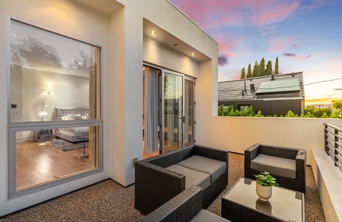 La Brea House | New Modern 5 bedroom Villa