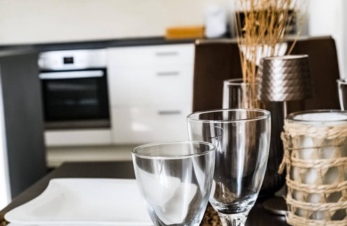 Zunsweier Apartment | New modern apartment, 74sqm, balcony, king-size box-spring bed