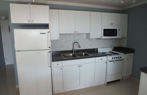 Freeport Apartment | New Modern, renovated Beachfront/Oceanview Studio-Coral Beach, Near Port Lucaya