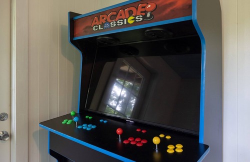 Sevierville Cottage | New - Mountain Cottage with Hot Tub near Dollywood