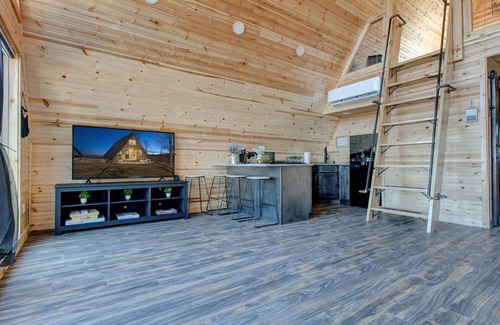 Stanton Cabin | New! Mountain Top A-Frame cabin, The Triangles-Gorgeous View, Hot Tub!