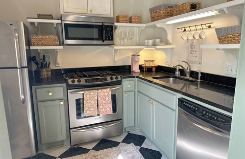 Natchez House | NEW NEW NEW Precious Cottage in Historic Downtown