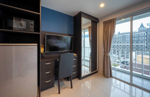 Pratumnak Hill Apartment | New Nordic Club 1 by Apartwell