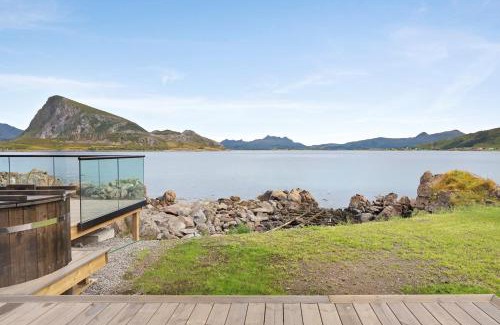 Flakstad House | New Northern Light Lodge
