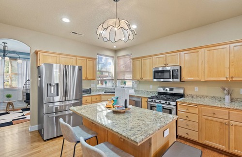 Old Farm District House | New on VRBO! Top-Rated Bend Getaway – Family Fun, Adventure & Comfort!