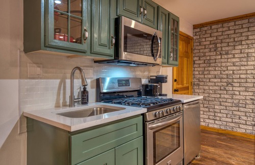 Windham Condo | NEW OUTDOOR HOT TUB! 1-Bedroom Luxury Suite + Full Kitch - Haus Windham