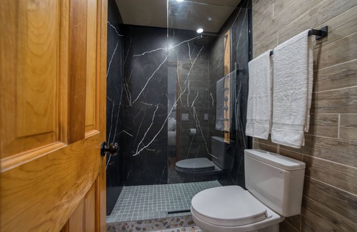 Windham Condo | NEW OUTDOOR HOT TUB! Luxury 2 Bedroom Suite -The Haüs Windham