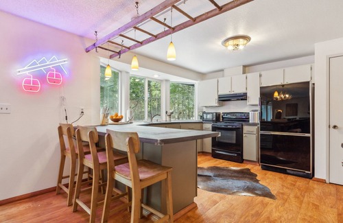 Packwood House | NEW! PackShack - Cozy Ski Cabin Mins from White Pass