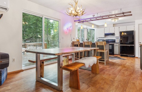 Packwood House | NEW! PackShack - Cozy Ski Cabin Mins from White Pass