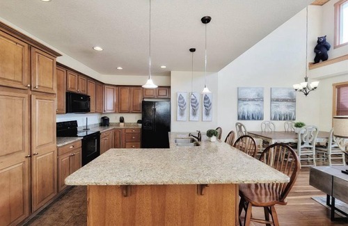 Wolf Laurel Cabin | New! Peaceful Mountain Views, Deck, Trails nearby, Pool Table.