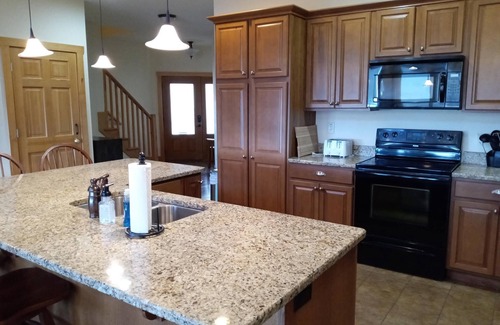 Wolf Laurel Cabin | New! Peaceful Mountain Views, Deck, Trails nearby, Pool Table.