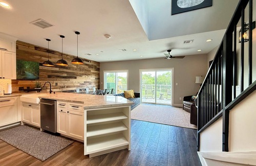 Gruene Condo | NEW Penthouse on the River-4 BR Corner Condo with Iconic Gruene Tower Views