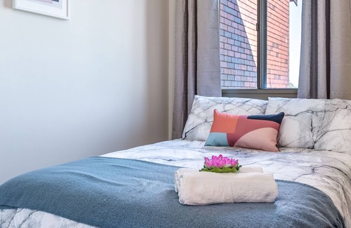 East Victoria Park Villa | New Perfectly located Perth Lotus Retreat