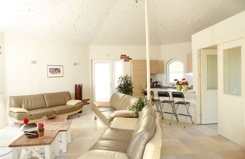 Oud-Zevenaar House | New permanent nature lodges in the form of a brick oven for 4 to 60 guests.