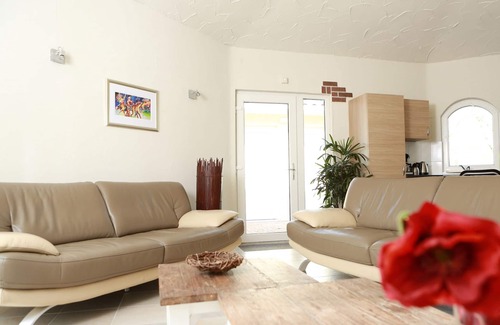 Oud-Zevenaar House | New permanent nature lodges in the form of a brick oven for 4 to 60 guests.