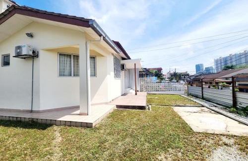 Petaling Jaya House | NEW! Petaling Jaya Corner Landed, 4 Bedroom, Kids Playground Slides, SS17,16 Pax,Seventeen Mall, Eastin, Phileo, SS2, Jaya One,UM