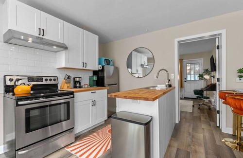 Green Bay Apartment | [NEW]Pets Welcome|Monthly Deal!