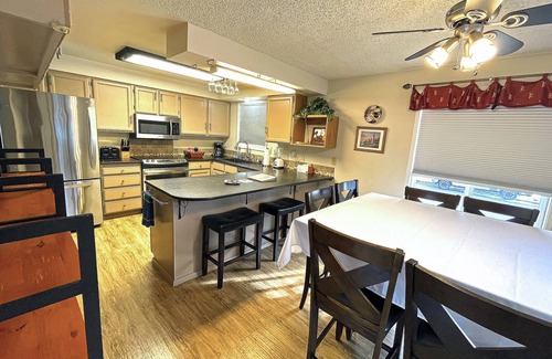 Spokane House | NEW Pine River Home- 5BD, SPA, Home Theater. 7 minutes to WHITWORTH UNIVERSITY