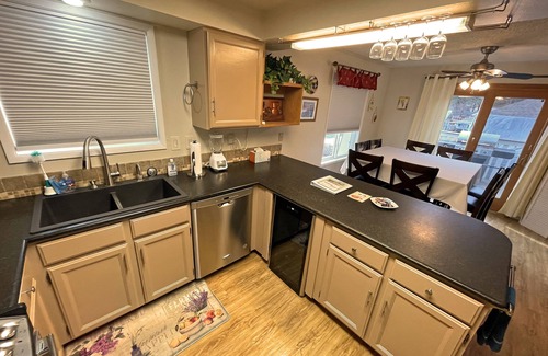 Spokane House | NEW Pine River Home- 5BD, SPA, Home Theater. 7 minutes to WHITWORTH UNIVERSITY