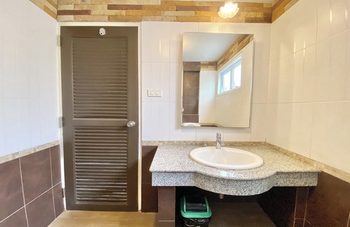 Ban Khao Hotel | New Place Resort