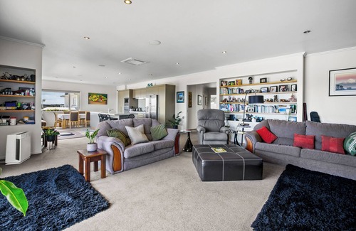 New Plymouth House | New Plymouth Coastal Views in Westown 5 mins drive to CBD
