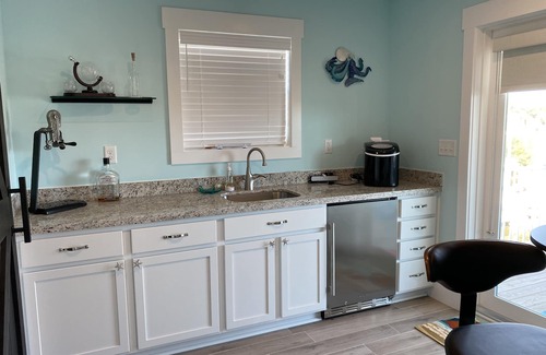 Breezeswept Beach Estates House | New Pool & built in Jacuzzi, Ocean views, 2 large decks, Quick Access to Water.