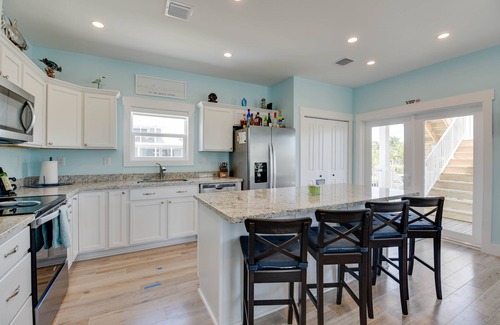 Breezeswept Beach Estates House | New Pool & built in Jacuzzi, Ocean views, 2 large decks, Quick Access to Water.