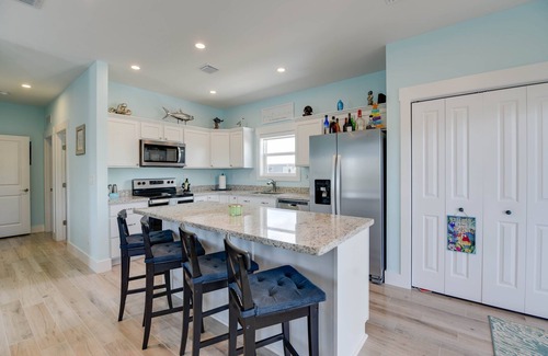 Breezeswept Beach Estates House | New Pool & built in Jacuzzi, Ocean views, 2 large decks, Quick Access to Water.