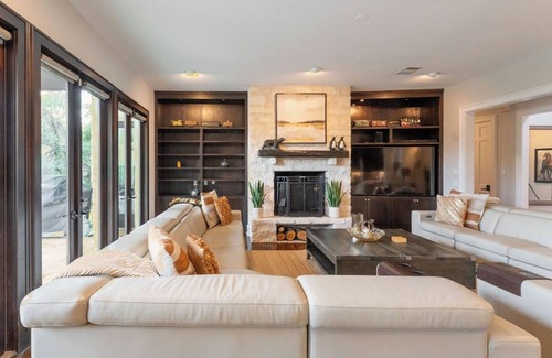 Hudson Bend House | *NEW* - Pool | Sleeps 16 - WalkerVR Walking on Sunshine!