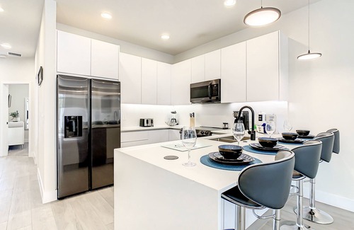 Clear Creek House | NEW Pool Villa Near Disney - 8 guests