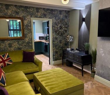Ashbourne House | NEW Refurbished May 2025 Stylish Cottage Ashbourne Peak District Alton towers Derbyshire