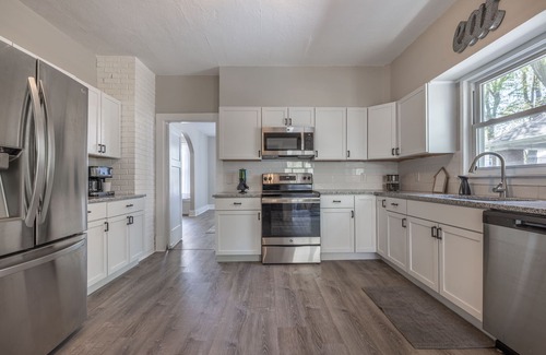 St. Charles Historic District House | New Remodel in St. Charles - Sleeps 10! New patio! Large Fenced-in backyard!