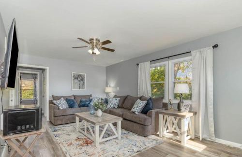 Middletown House | New renovated single-family home built in 1999
