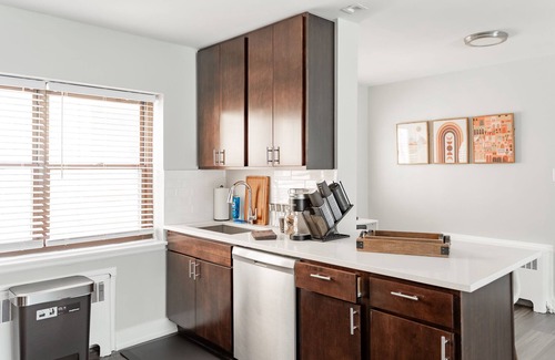 Forestview Apartment | New renovation-1BR-Stylish-Modern-Next to the Laken