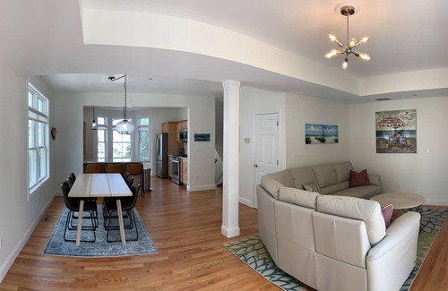 Hampton Condo | ⛱ NEW RENTAL being offered for 3 summer weeks only. 539 short 👣 to 🌊