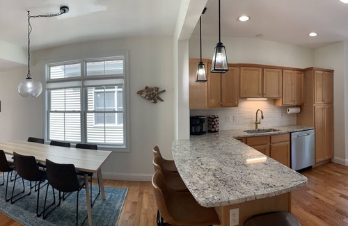 Hampton Condo | ⛱ NEW RENTAL being offered for 3 summer weeks only. 539 short 👣 to 🌊