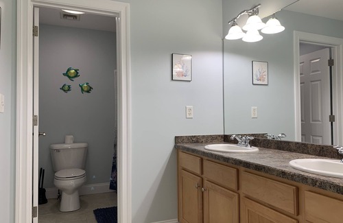 Hampton Condo | ⛱ NEW RENTAL being offered for 3 summer weeks only. 539 short 👣 to 🌊