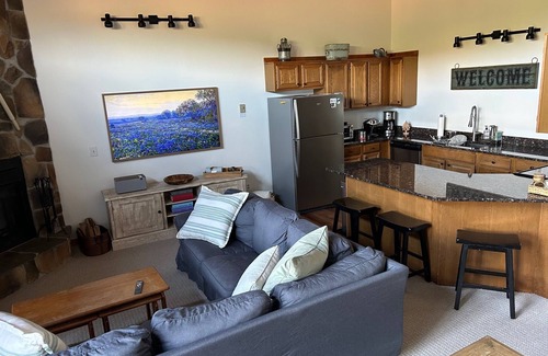 McHenry Condo | New rental-Charming 3 bedroom with lake & mountain views/access and indoor pool!