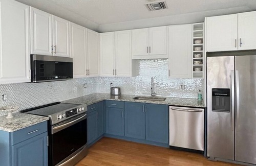 Lantana House | NEW ! Restored mid-century 'Old Florida' beach-house w/pool, wi/fi