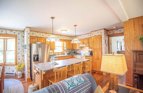 West Jefferson Other | New River Mountain Getaway - Fire Pit - Gas Fireplace - Minutes to West Jefferson