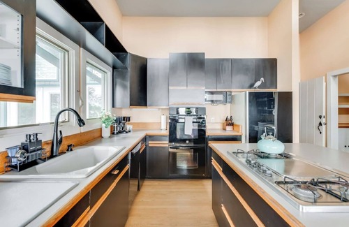 Hardyville House | * New | Ropeyarn | Riverside Architectural Gem