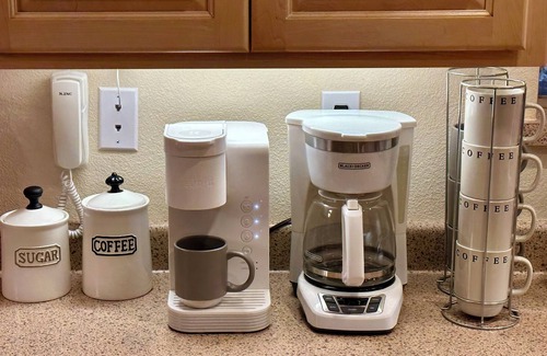 Croft House | New! Secluded, forest, private hot tub, pets, snow, mountains, skiing, wineries