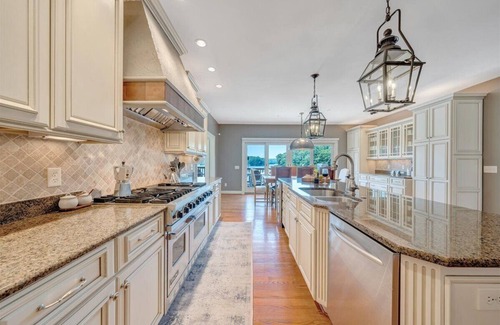 Moneta House | NEW! Secluded Lakefront Oasis 5br + 3 Flex Rooms: Dock+Firepit+Kayaks- Sleeps 18