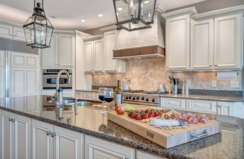 Moneta House | NEW! Secluded Lakefront Oasis 5br + 3 Flex Rooms: Dock+Firepit+Kayaks- Sleeps 18