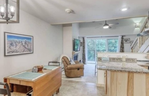 Warren Condo | NEW! Ski-In/Ski-Out Condo, fire place, Bunk room, pool
