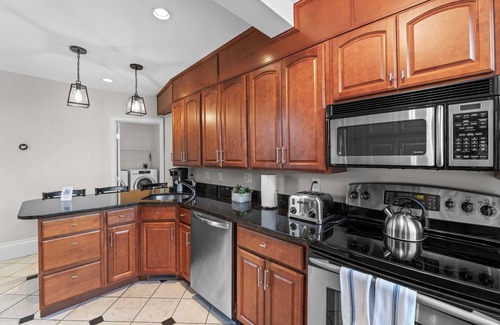 Salem Apartment | NEW Spacious 1BR on Salem Common l Steps to Downtown l Fenced in Yard + Parking