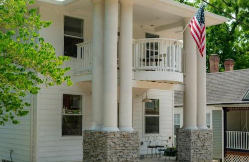 Eureka Springs Historic District House | -NEW- Spring Wish - Historical Loop Home-