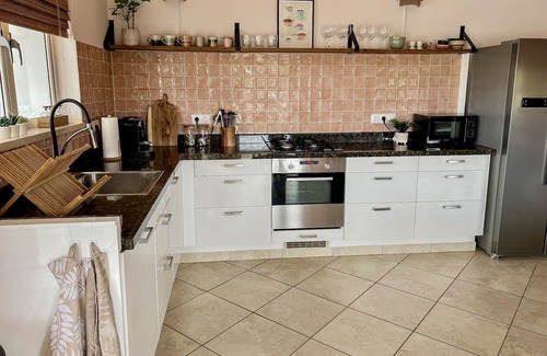 Salina Villa | NEW Stijlvolle Privé Villa in de Populaire Wijk Jan Thiel, Volledig Kidsproof!