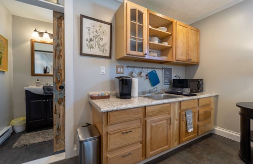 Luray Apartment | New studio conveniently located in town of Luray.