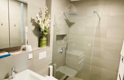 Belair Apartment | New Studio in Belair with balcony